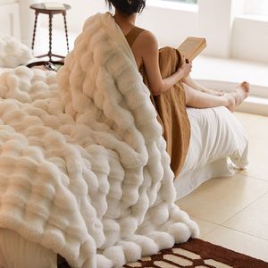 Blankets Tuscan Imitation Fur Blanket for Winter Luxury Warmth Super Comfortable Beds Highend Warm Sofa 230615
