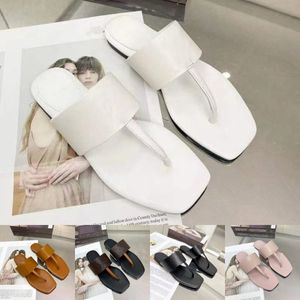 Projektowne kapcie damskie kwadratowe sandały z płaskim dnem kapcie skórzane sandały czarne białe letnie mody z pudełkiem