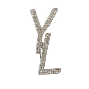 Designer Pins Brooches Vintage Copy Fashion YL Have S Letter Stamp Pearl Luxury Women Monogram Brooch Brand Vintage Style Romantic Couple Gift Jewelry