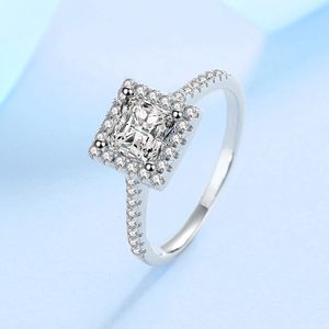 Solitaire Ring 1 CT Princess Cut Engagement 925 Sterling Silver Halo Diamond Wedding Band Promise For Women Jewelry 230616