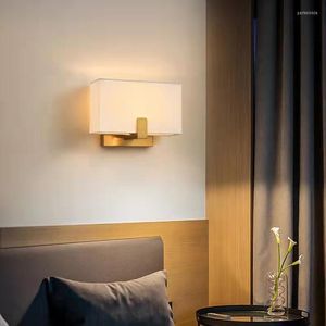 مصباح الجدار Nordic E27 Sconce Beige White قطعة قماش للظهارة البهو الأضواء بجانب السرير الذهب