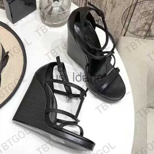Сандалии 2023 Дизайнеры Cassandra Sandals Women Wedge Espadrilles Черная патентная кожа 105 см. Высота каблуки регулируемая пряжка свадебные туфли 3541 с J230616