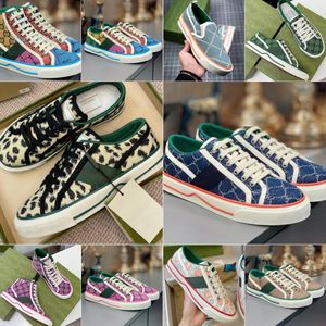 Tennis 1977 Designers Sneakers Casual Canvas Shoes Luxury Womens Shoe Italy Green Red Web Stripe Rubber Sole Stretch Cotton Low Top Mens Sneakers Sizie35-44