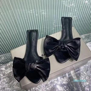 Designer Big Bow Tie Flat Late Heel tofflor Kvinnor Lyxvarumärke Designer Skor Lamer Fashion Runway Outdoor Glides Summer Beach Sandaler Real Leather Factory Factorwear