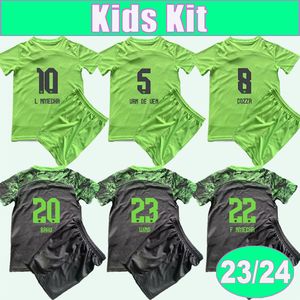 2023 24 Wolfsburg Kids Kit Camisas de Futebol BAKU COZZA L.NMECHA ARNOLD WIND Home Away Roupa Infantil Camisa de Futebol Manga Curta Uniformes