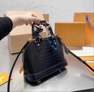 Tasarımcı Laides Bag Lüks Alma BB Stripes Zig Zag Deri Omuz Çantaları Louiseits Kadın Messenger Retiro Kabuk Kilidi Viutonits Crossbody Çanta Çanta Çantası Üst Kalite