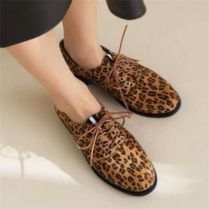 Kvinnor skor 2023 Spring Casual Low Heel Kvinna Single Shoe Leopard Print Lace-Up Wearable för män och kvinnor 40-43 Dropshopping