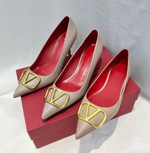 Tasarımcılar Kadın Sandalet Yüksek Topuklu Marka Ayakkabıları Kadınlar Swipted Toe Sandalet Seksi Slingback Pompaları 35-43