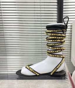 Najnowsze luksusowe wysokiej jakości rzymskie sandały z raskimi płaskimi sandałami przywróconymi w Faction Shoe Factory Factory Factory Factory Factory But