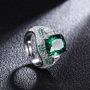 Klusterringar 2023 Ring för kvinnor Princess Square Cut Emerald Silver Luxury Vintage Wedding Engagement Party Fine Jewelry