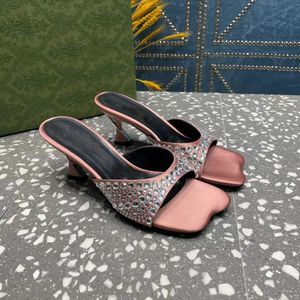 2023 Tasarımcı tarzı sandaletler gül kırmızı seksi açık ayak parmakları Yarı terlik yaz plaj gelinlik yüksek topuklu 35-42 kutu