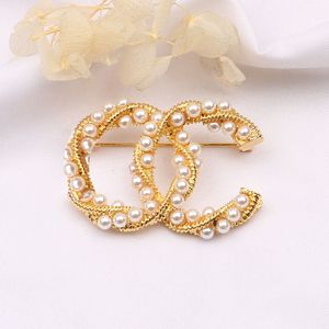 20style Brand Designer Double Letter Brooch Women Men Elegant Style Little Pearl Brooches Pin Metal Fashion Jewelry Accessories High Quality