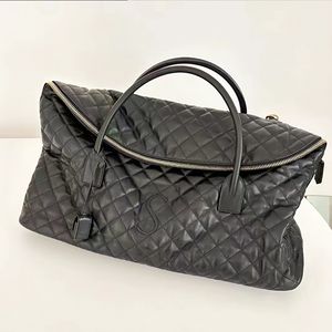 high quality es quilted leather Totes travel bag luxurys fashion gym Cross Body handbag shoulder shop bags straps womens mens Designer pochette travel Clutch Bags