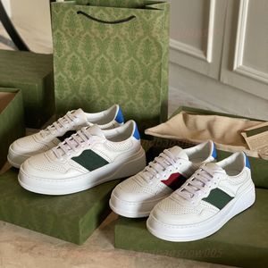 Retro Embessed Sneakers Rode Shouse Женщины мужчины дизайнерские обувь мотива кожаная кроссовка