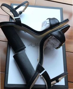 Sandaler Nya sandaler ankomster 2023 Patentläder Thrill Heels Kvinnor unik designer pekade tå klänning bröllopskor sexiga skor bokstäver klack j230616