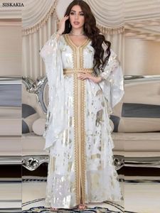 Ethnische Kleidung Siskakia Modisches muslimisches Chiffon-Abaya-Kleid mit Goldprägung für Frauen, Spitzenbandbesatz, V-Ausschnitt, Rüschenärmel, marokkanisches Jalabiya