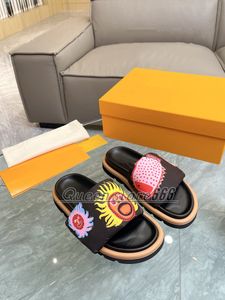 2023 Sommer Hochwertige bunte Kürbisse-Pool-Sandalen – bequeme Designer-Slipper-Sandalen für Männer und Frauen – Yayoi Kusama-Druck, gepolstert, flache Pantoletten für