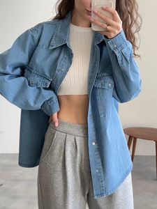 Kvinnors blusar skjortor Autumn Spring Women's Blues Casual Fashionable Denim Shirts Jean Pockets Korean Style Minimalist Lady Tops BL9350 230615