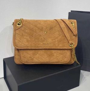 Matowa skórzana torba komunalna zamszowa torebka w stylu ramion w stylu ramiona moda litera złoty łańcuch klapa torebki crossbody torebki lady totes2023