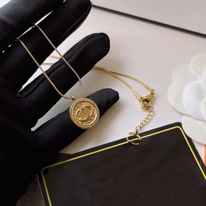 Never Fading Luxury Brand Designer Pendants Necklaces Simple Gold Plated Stainless Steel Round Double Letter Choker Pendant Necklace Chain Jewelry Accessories