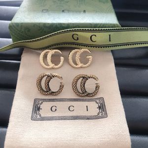 Orecchini con lettera Orecchini con lettera replica di lusso Gioielli di marca di design senso di fascia alta moda Orecchini in oro design classico Nuovo stile Regali di viaggio Gioielli