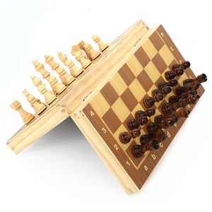 Giochi di scacchi 39cm Tavola di legno pieghevole Set magnetici internazionali Interni da viaggio portatili per lo stoccaggio Bambini Adulti 230615