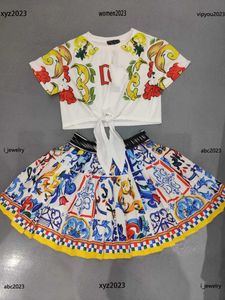 Frau Designer Kleid Mode Zweiteiliges Kleid Größe S-L Buchstabendruck Rundhals-T-Shirt und elastische Taille Faltenrock 17. Juni
