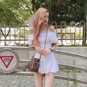 New Korean Fashion Trend Summer White One Line Neck Off Shoulder Dress Gonna corta arruffata ABITI SEXY per le donne clubwear 2023