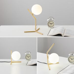 Bordslampor enkla moderna rent koppar guld mjölk vit lampa sovrum sovrum studie dekorativ ledglas för