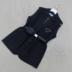 Camisas colete femininas de grife Jaqueta feminina verão solta Carta decote em V Terno colete sem mangas colete top Peito etiqueta triangular Cinto micro bolsa Sashes Vestuário Pra