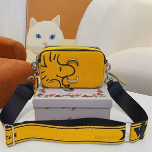 Kvällspåsar Cross Body Designer Man Cartoon Camera Bag Women Cromy Men Hbag Leather Clutch Purse avtagbar vävd bred band POU289D