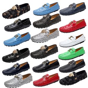 Luxury Brands Loafers Men Shoes Metal Buckle Decoration Loafers Crocodile Print Glossy Solid Colour Hair Stylist Shoes Wedding Bridegroom Dress Shoes