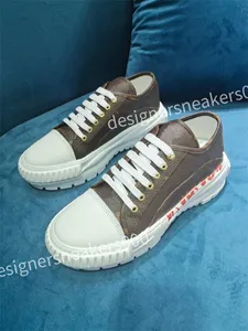 2023 Top Hot Luxury Quality Casual Shoes Hi Low Designer Sneakers Män kvinnor Canvas Lace Up Flat Bottomed Fashionable Comant Casual Shoe