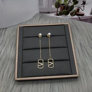 Minimalista di lusso Piccolo gruppo Ragazza Orecchini Orecchini di design Gioielli Orecchini di atmosfera di moda Gioielli di alta qualità Confezione regalo Gioielli regalo per feste