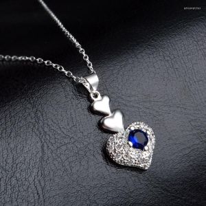 Catene Bellissimo design a cuore d'amore con collana in argento sterling 925 con zirconi cubici blu lucido per donne/ragazze