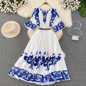 Fritidsklänningar) 2023 Summer Runway Designer Vintage Draperad veckad långklänning Kvinnor O-hals bawting ärmar Sashes Lösa Casual Vestido Feminino