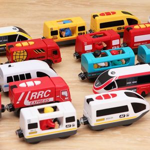 電気rcトラック木製リモートトレイン鉄道アクセサリーリモートコントロール電車の磁気鉄道車は、子供向けの列車トラックのおもちゃに適しています230616
