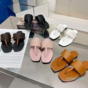 Yaz moda geniş düz terlik en iyi kaliteflat flip floplar siyah beyaz kadınlar deri sandal kare kafa sandalet