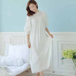Kadınların pijama varlığı kadınlar zarif dantel pamuk prenses gecesi kadın tatlı evsel beyaz tam kılıf elbisesi vestidos qw1801