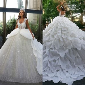 Luxuriöse Perlen-Hochzeitskleider, Ballkleid, V-Ausschnitt, ärmellose Brautkleider mit bauschiger, abnehmbarer Perlenschleppe, sexy Vestidos De Novia, zweites Empfangskleid