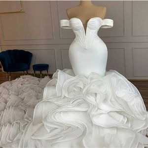 Gorgeous 2021 Mermaid Organza Wedding Dresses Bridal Gowns With Long Train Off The Shoulder Tiered Ruffles robe de mariee247Z