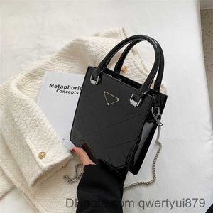 Messenger Bags Brand All-match Western-style mirror bag women's new trendy messenger bag patent leather glossy diamond single shoulder tote packet ID qwertyui879
