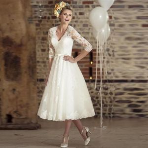 Abito da sposa vintage con scollo a V profondo e lunghezza del tè, abito da sposa in pizzo, fascia, maniche a tre quarti, abiti da sposa trasparenti Custom238Z