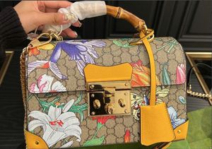 Designer Padlock Bag Berry Bambu axelväskor Nyckel med läderhållare Tote Handväska Cross Body Påsar Handle Designers Luxury Purse Chain