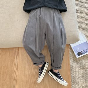 Byxor Spring Autumn Boys Fashion Solid Color AllMatch Suit byxor Kids Casual Loose Grey Pants 230617