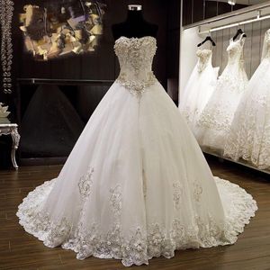 2021 Real Image Country Ivory Organza Lace Applique Ball Gown Long Train Wedding Dresses Brudklänningar med pärlor233f