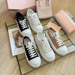 Designer skor kvinnor lyxiga casual skor läder snörning upp modeplattform sneakers vita svarta chaussures de espadrilles med låda storlek 35-40