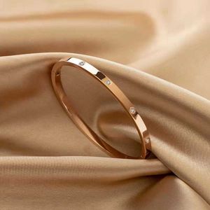 Designer -Charme heiß verkauft 18k Roségold Titanium Stahlarmband in Japan und Südkorea Frauen lieben das gleiche Paar Carter enge Version Klassiker