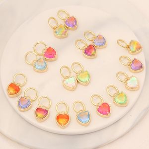 Orecchini pendenti a forma di cuore sfumati multicolori per donne Ragazze Orecchini semplici con fibbia in metallo geometrico color oro delicato