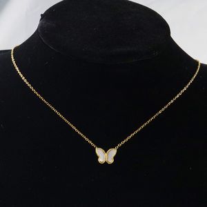 Farfalla di lusso, alla moda, personalizzata, naturale, collana in oro 18 carati, conchiglia, lusso leggero, collana di design di nicchia, collana cuore regalo per feste